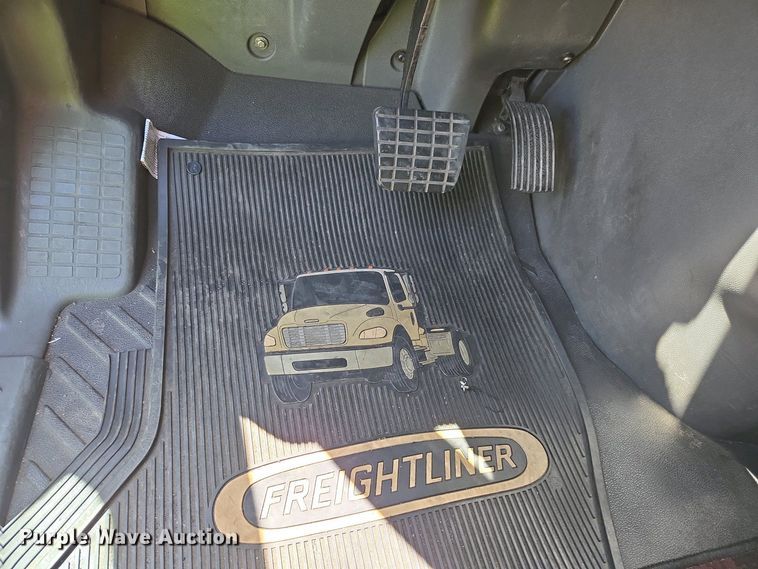 image for item YA0453 2019 International LT625 semi truck