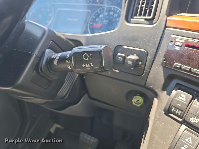 image for item YA0453 2019 International LT625 semi truck