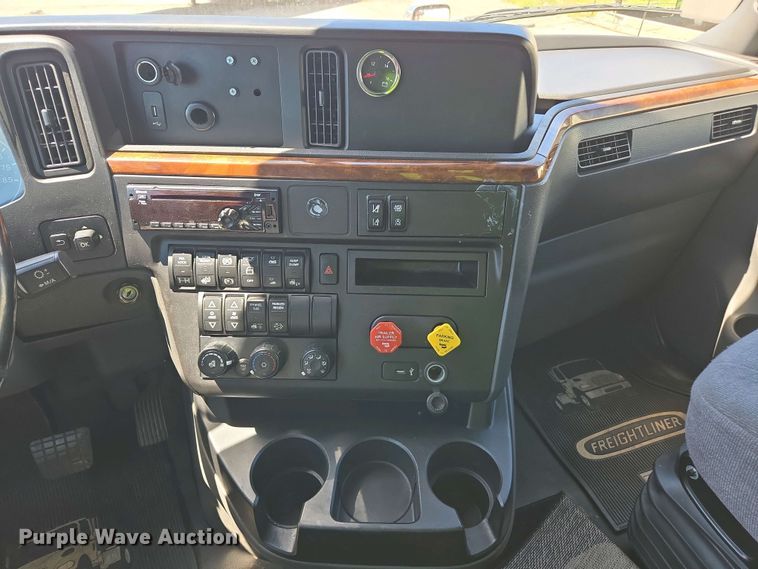 image for item YA0453 2019 International LT625 semi truck