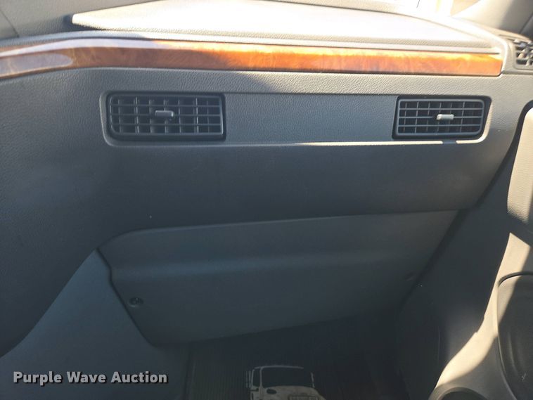 image for item YA0453 2019 International LT625 semi truck