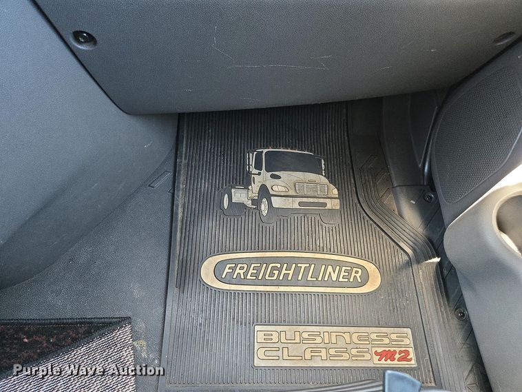 image for item YA0453 2019 International LT625 semi truck