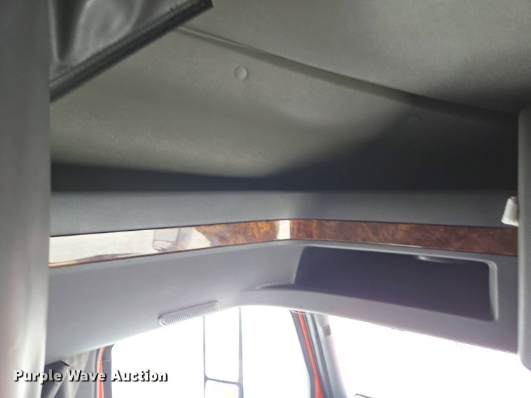 image for item YA0453 2019 International LT625 semi truck