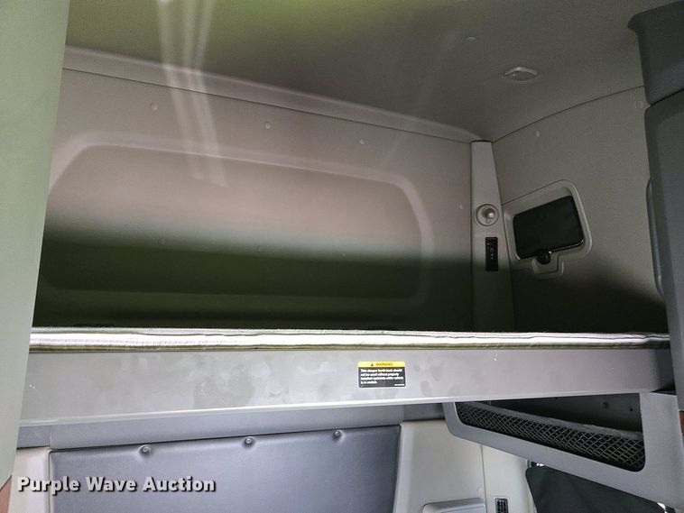 image for item YA0453 2019 International LT625 semi truck