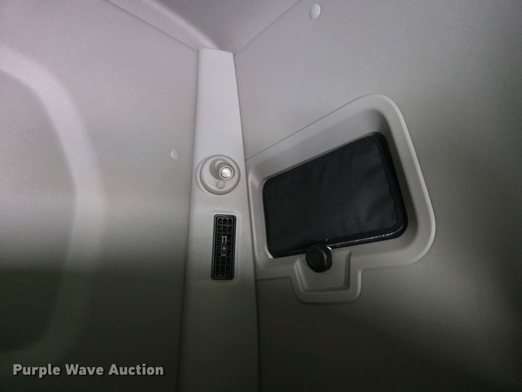 image for item YA0453 2019 International LT625 semi truck