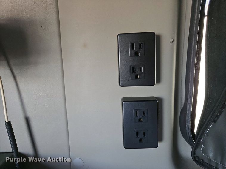 image for item YA0453 2019 International LT625 semi truck