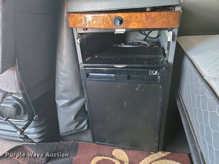 image for item YA0453 2019 International LT625 semi truck