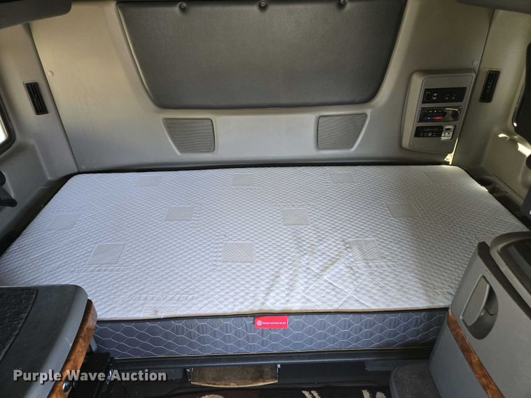 image for item YA0453 2019 International LT625 semi truck