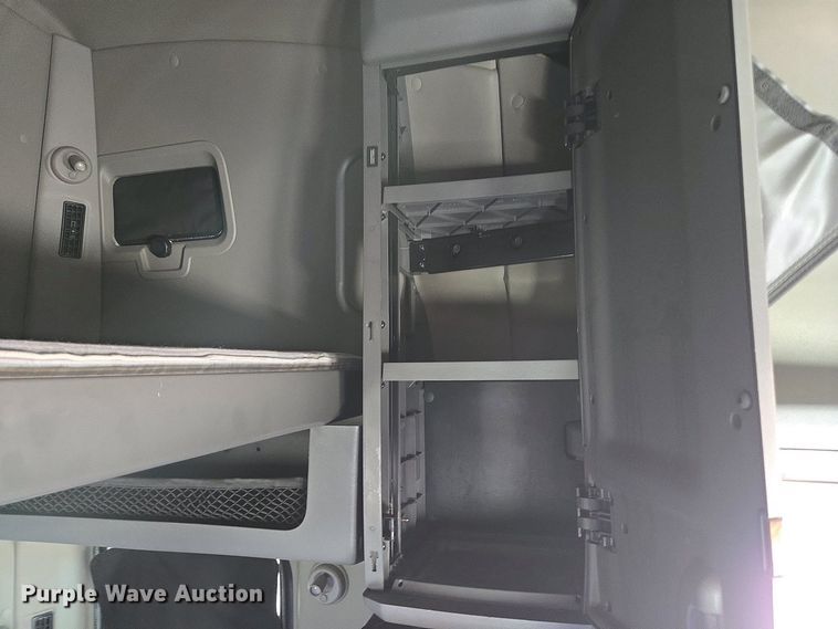 image for item YA0453 2019 International LT625 semi truck