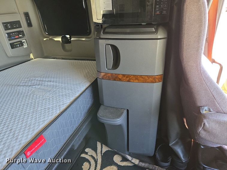 image for item YA0453 2019 International LT625 semi truck