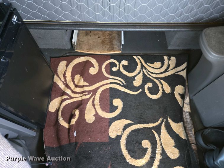 image for item YA0453 2019 International LT625 semi truck