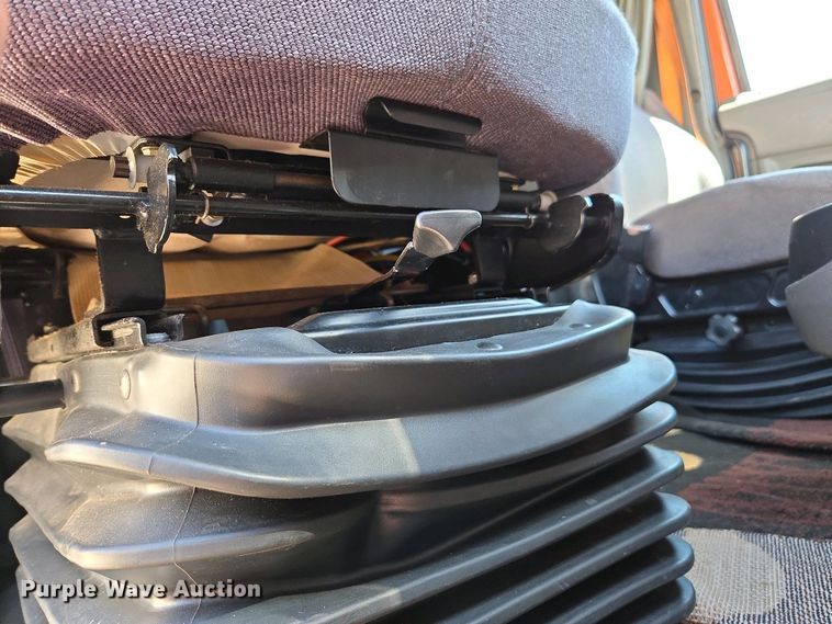 image for item YA0453 2019 International LT625 semi truck