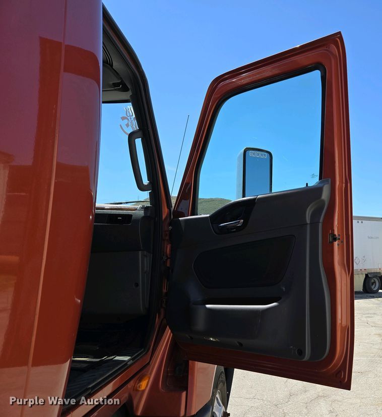 image for item YA0453 2019 International LT625 semi truck