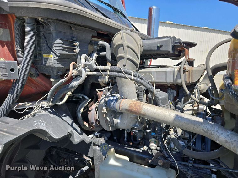 image for item YA0453 2019 International LT625 semi truck