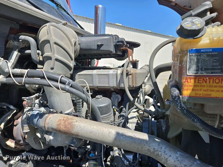 image for item YA0453 2019 International LT625 semi truck