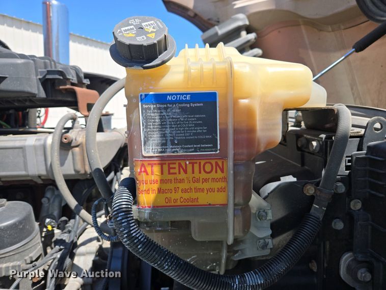 image for item YA0453 2019 International LT625 semi truck