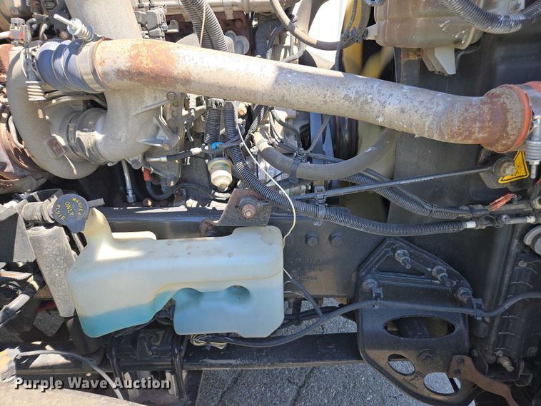 image for item YA0453 2019 International LT625 semi truck