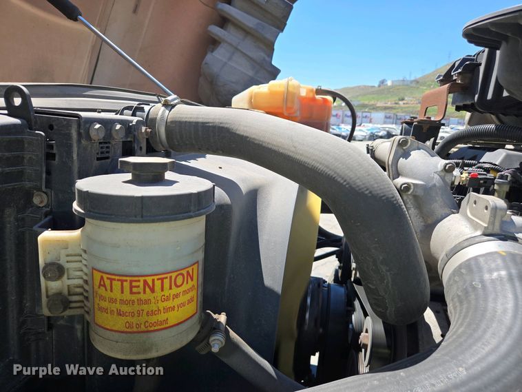 image for item YA0453 2019 International LT625 semi truck