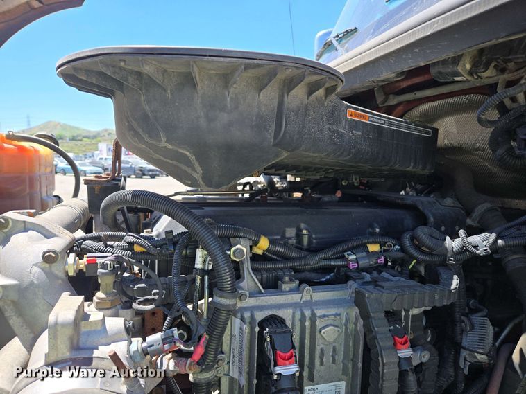 image for item YA0453 2019 International LT625 semi truck