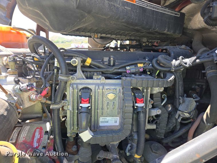 image for item YA0453 2019 International LT625 semi truck