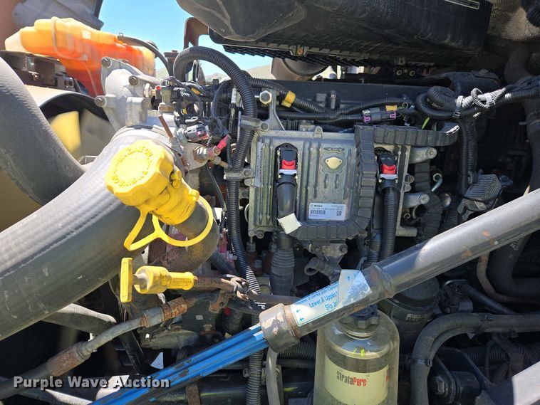 image for item YA0453 2019 International LT625 semi truck