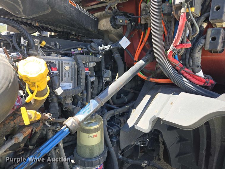 image for item YA0453 2019 International LT625 semi truck