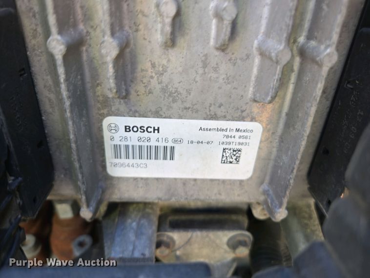 image for item YA0453 2019 International LT625 semi truck