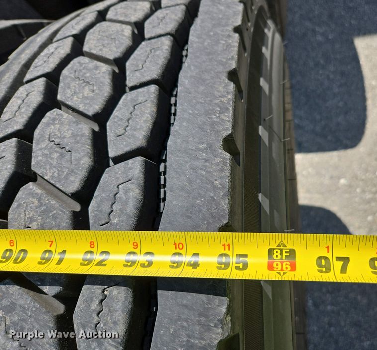 image for item YA0453 2019 International LT625 semi truck