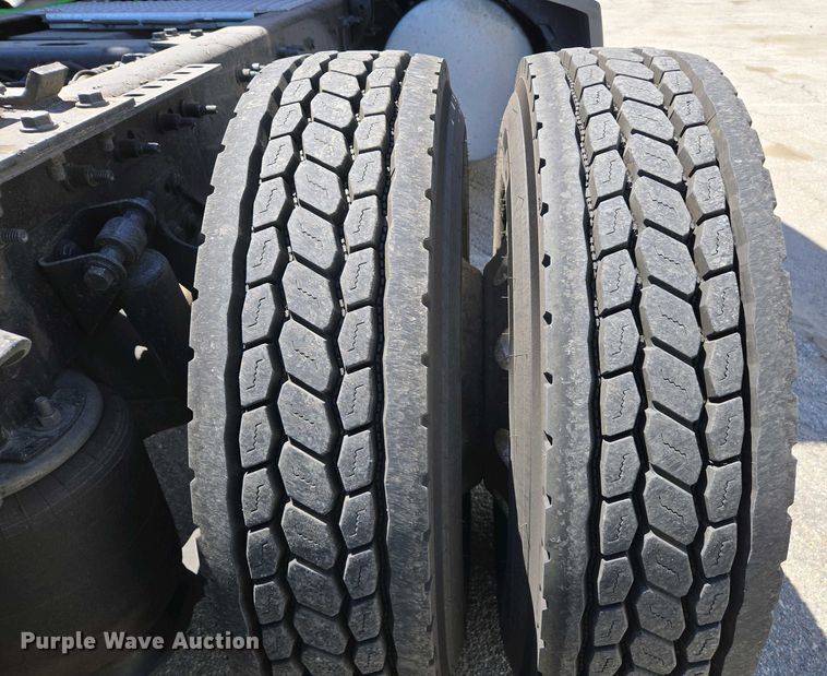 image for item YA0453 2019 International LT625 semi truck