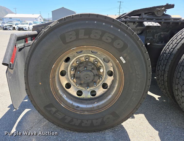 image for item YA0453 2019 International LT625 semi truck