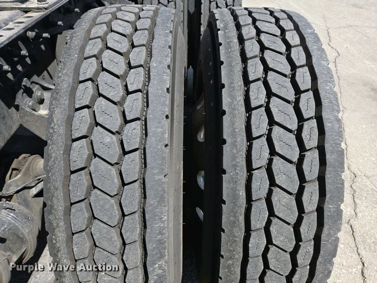 image for item YA0453 2019 International LT625 semi truck