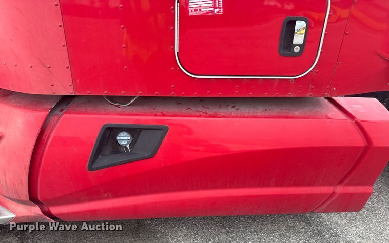 image for item YA0460 2012 Kenworth T660 semi truck