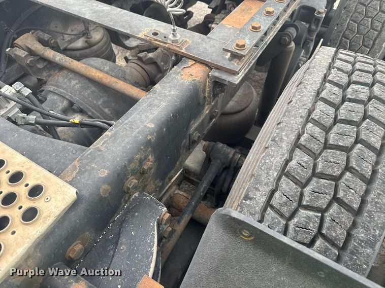 image for item YA0460 2012 Kenworth T660 semi truck