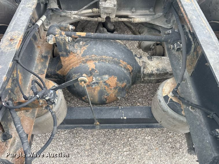 image for item YA0460 2012 Kenworth T660 semi truck