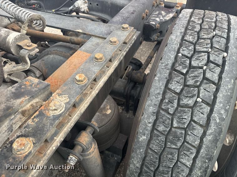 image for item YA0460 2012 Kenworth T660 semi truck