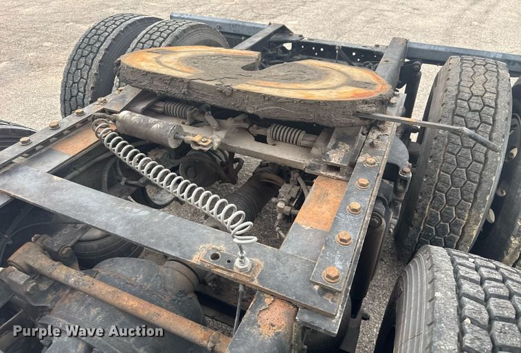 image for item YA0460 2012 Kenworth T660 semi truck