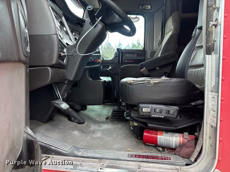 image for item YA0460 2012 Kenworth T660 semi truck