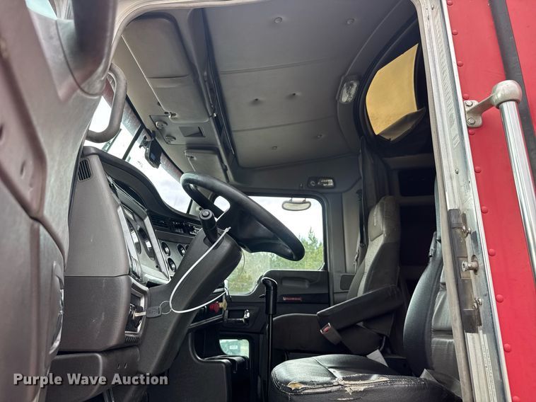 image for item YA0460 2012 Kenworth T660 semi truck