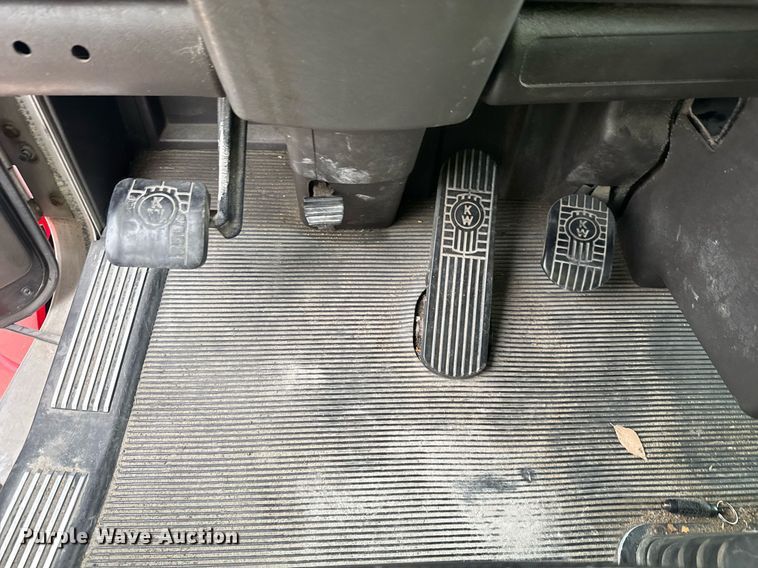 image for item YA0460 2012 Kenworth T660 semi truck