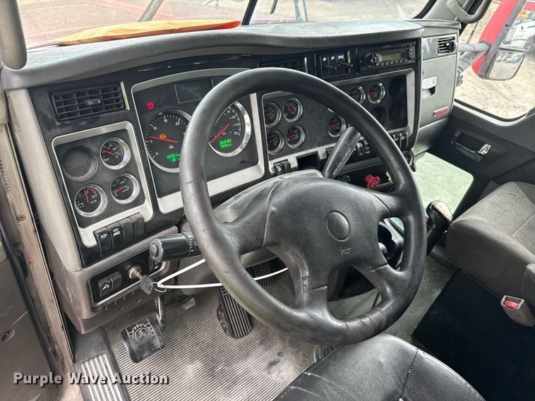 image for item YA0460 2012 Kenworth T660 semi truck