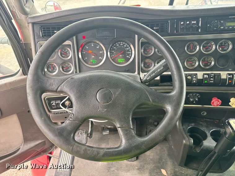 image for item YA0460 2012 Kenworth T660 semi truck