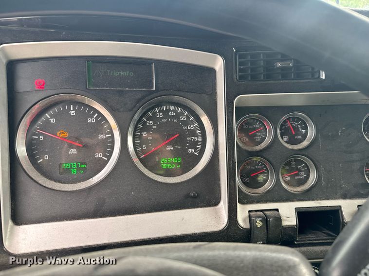 image for item YA0460 2012 Kenworth T660 semi truck