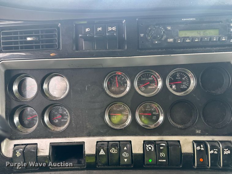 image for item YA0460 2012 Kenworth T660 semi truck