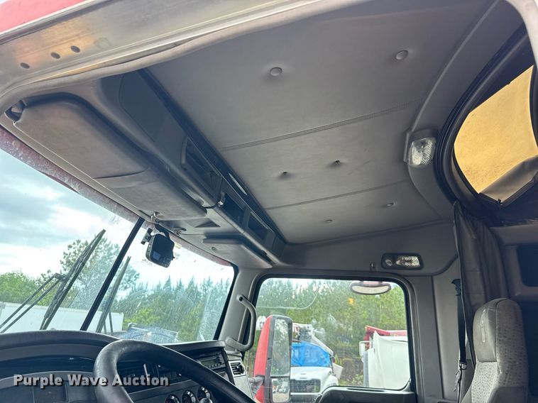 image for item YA0460 2012 Kenworth T660 semi truck