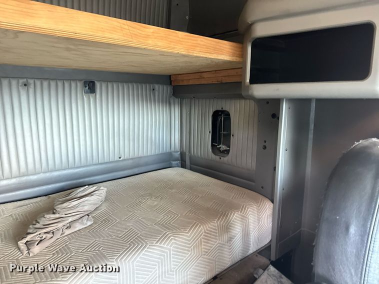 image for item YA0460 2012 Kenworth T660 semi truck