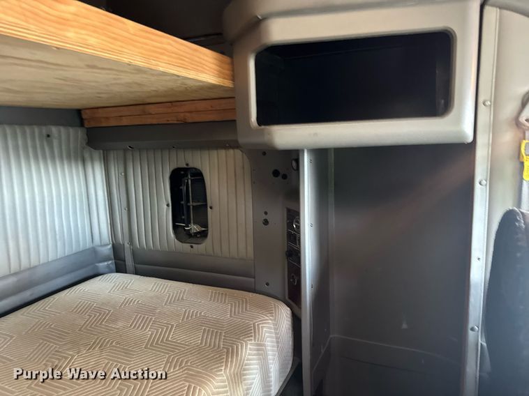 image for item YA0460 2012 Kenworth T660 semi truck