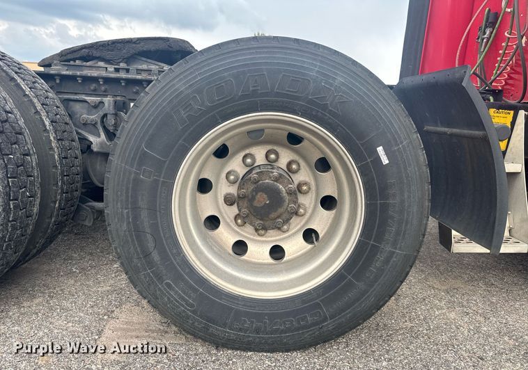 image for item YA0460 2012 Kenworth T660 semi truck