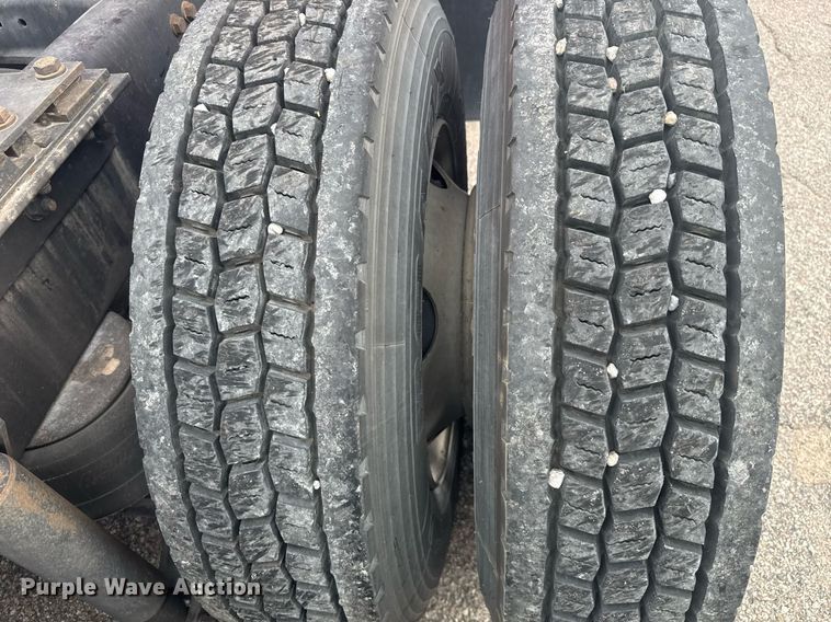 image for item YA0460 2012 Kenworth T660 semi truck