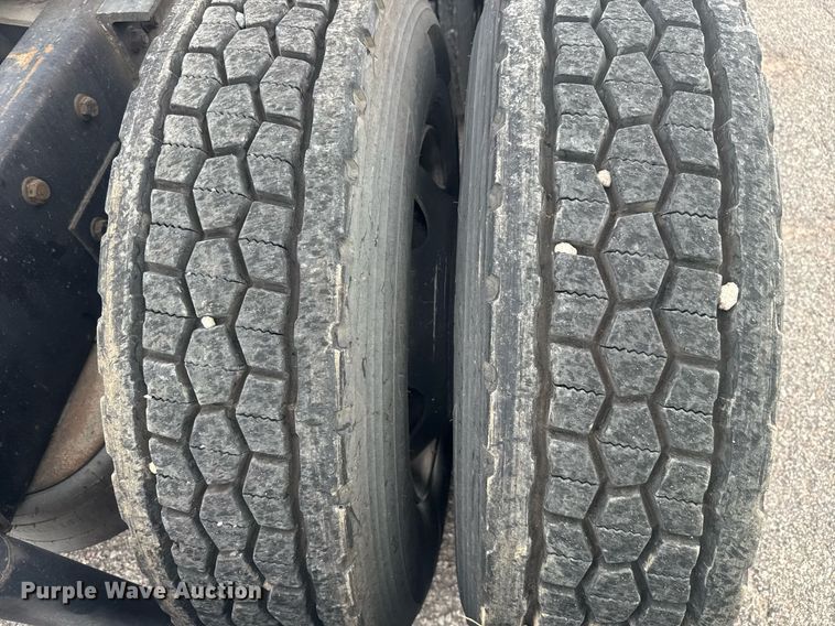 image for item YA0460 2012 Kenworth T660 semi truck