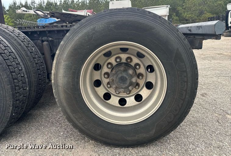 image for item YA0460 2012 Kenworth T660 semi truck