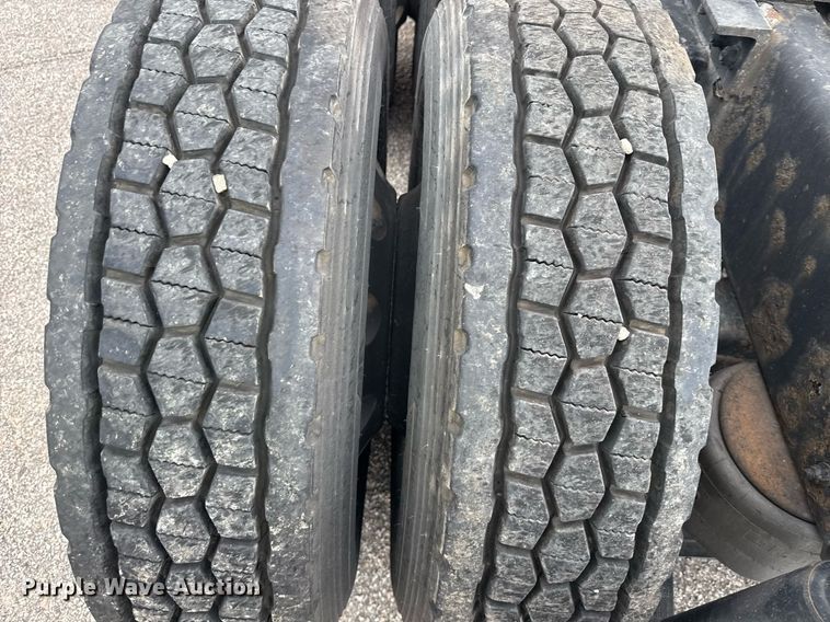 image for item YA0460 2012 Kenworth T660 semi truck